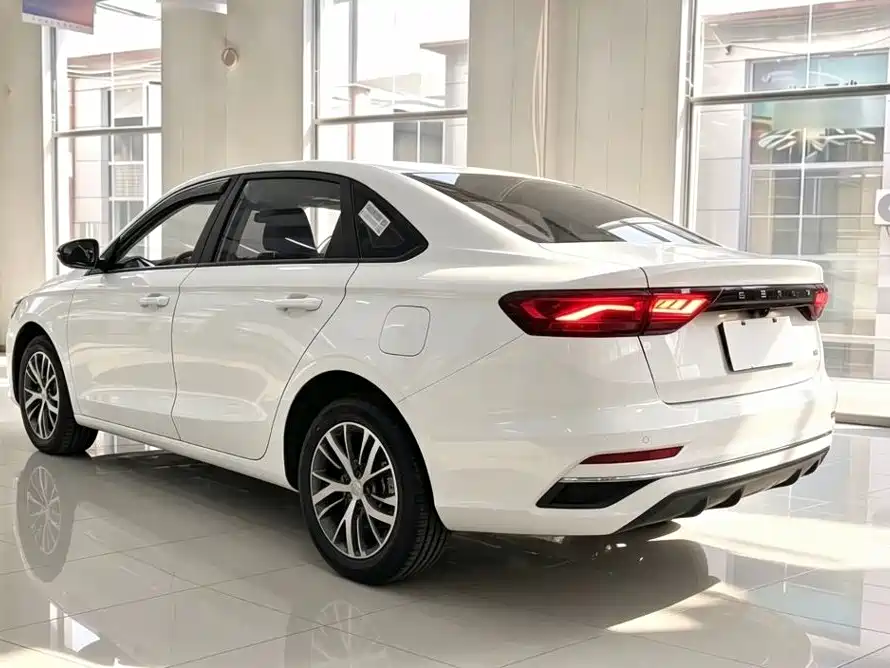 Geely Emgrand — миниатюра 9