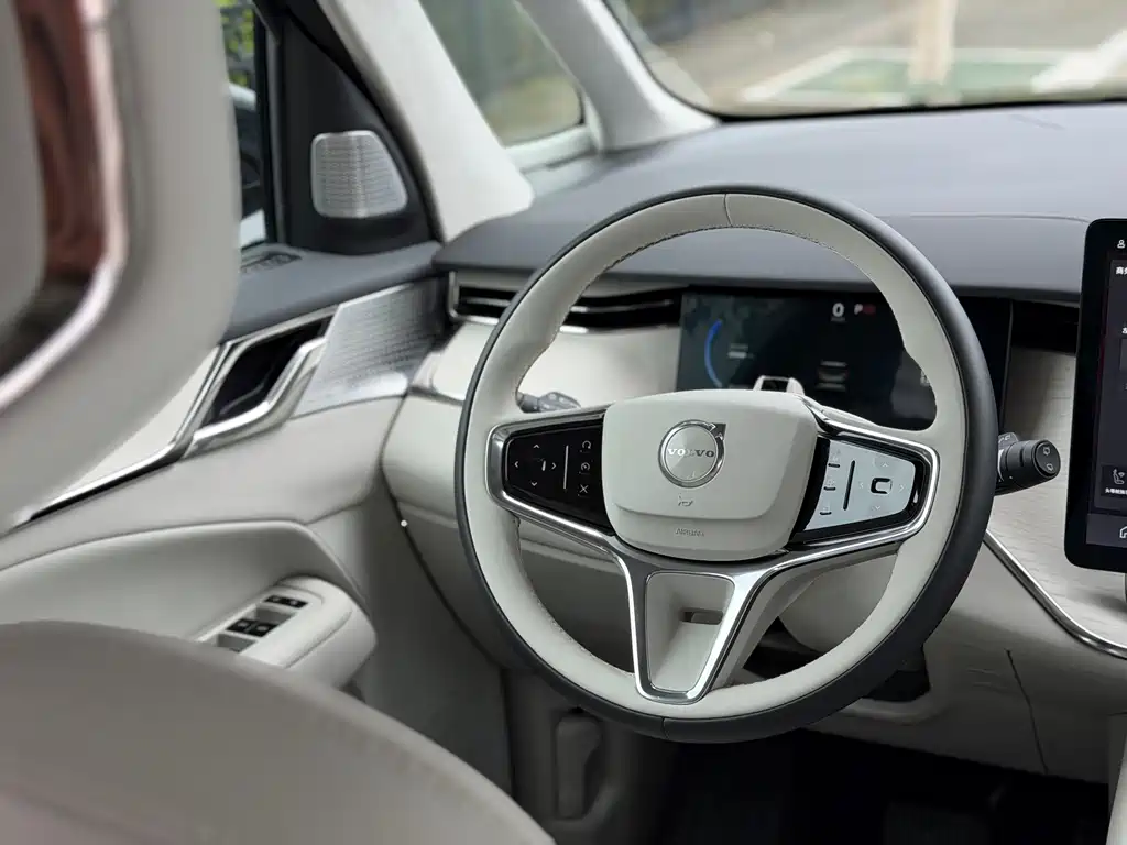 Volvo EM90 — миниатюра 19