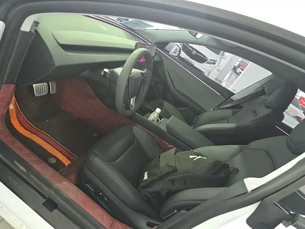 Tesla Model 3 — миниатюра 15