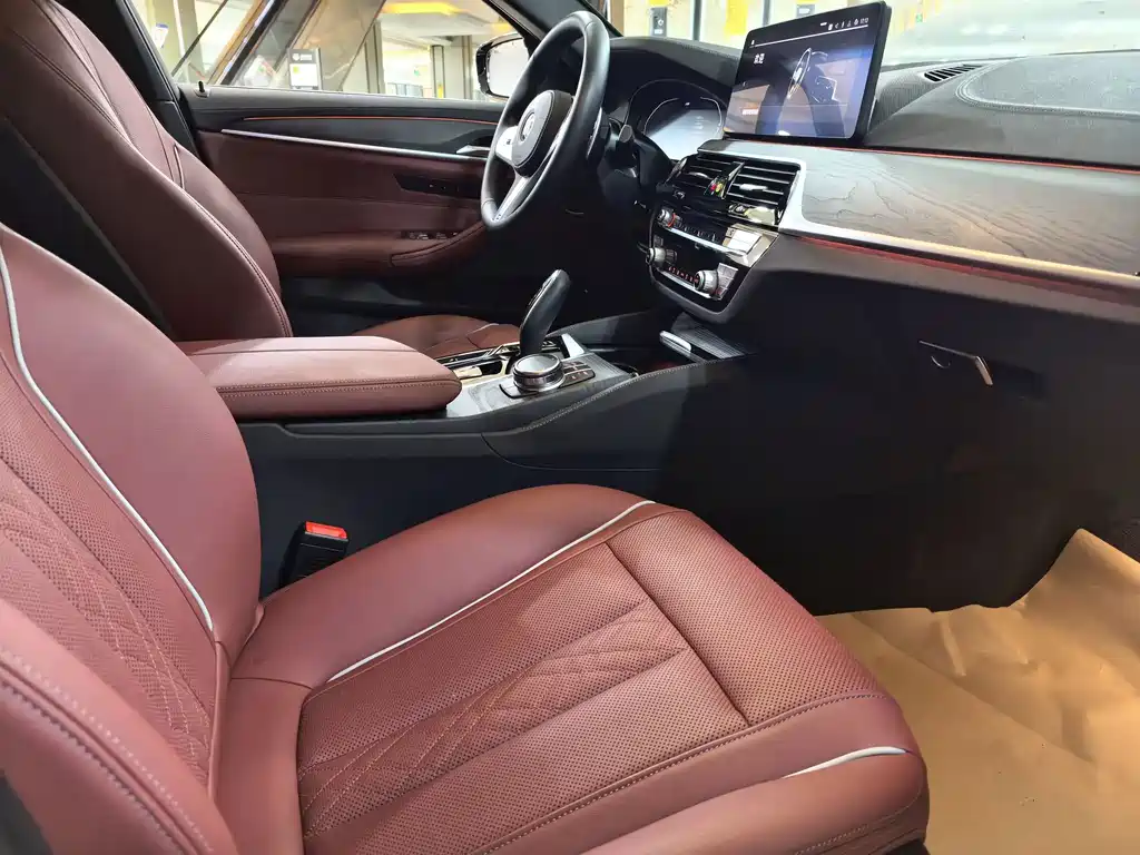 BMW 5 Series — миниатюра 12