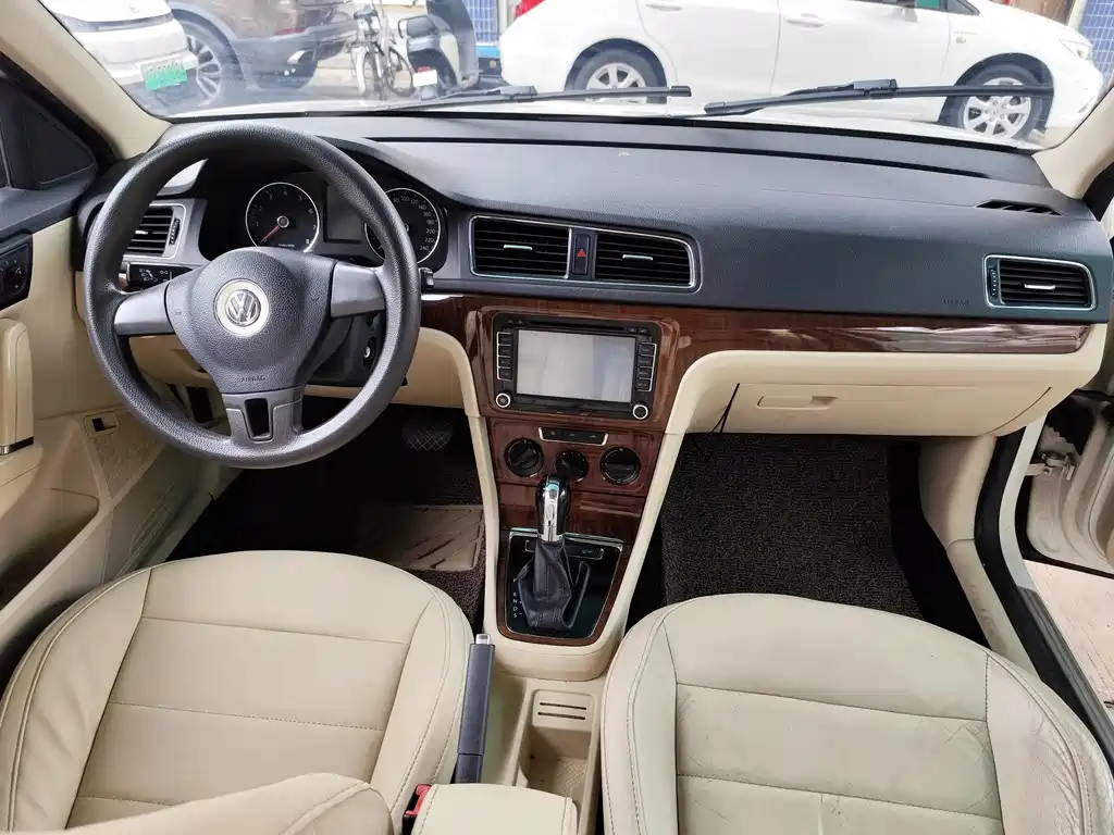 Volkswagen Lavida 2013 1.6L AT Comfort