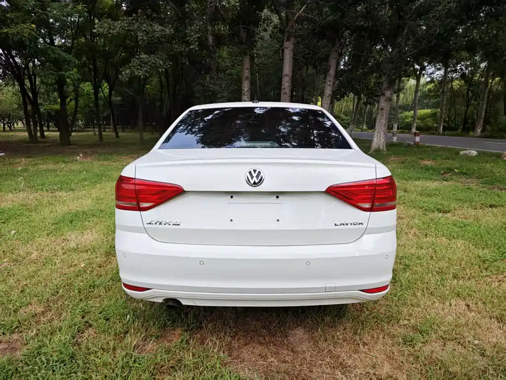 Volkswagen Lavida — миниатюра 4