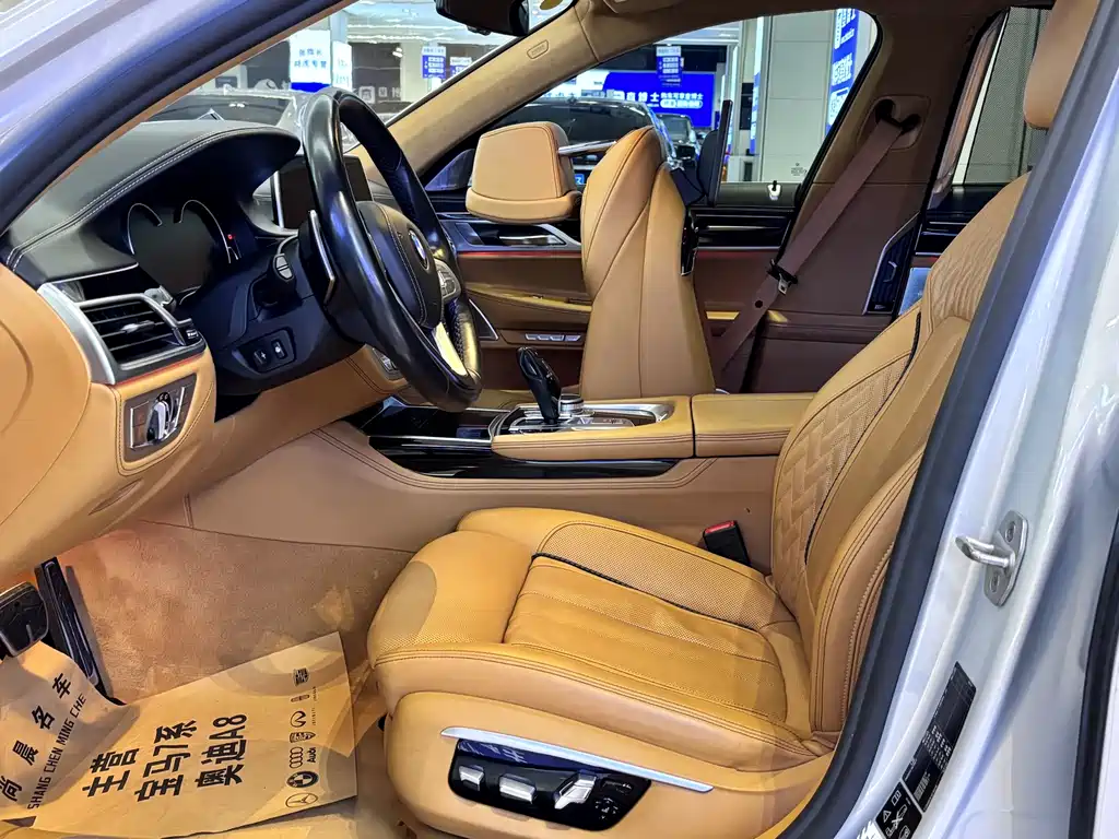 BMW 7 Series — миниатюра 4