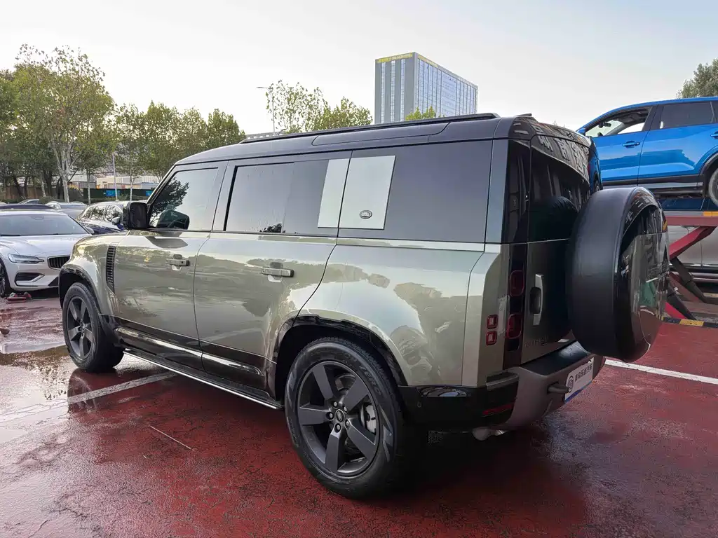 Land Rover Defender — миниатюра 4