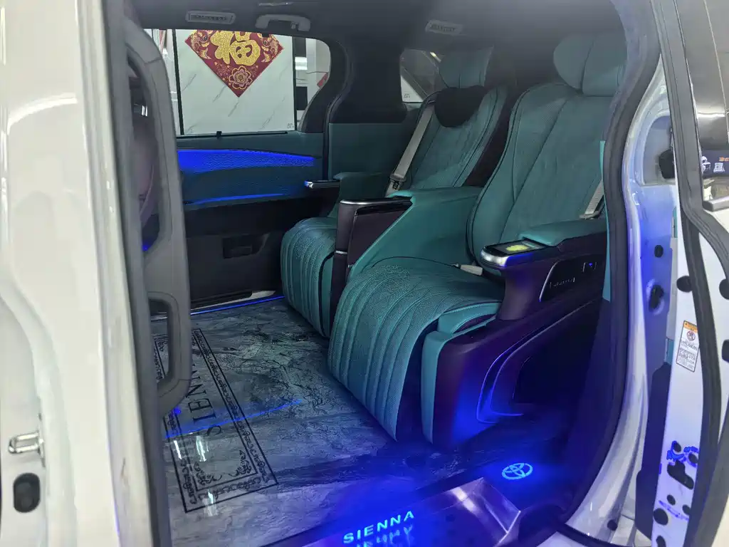 Toyota Sienna — миниатюра 4