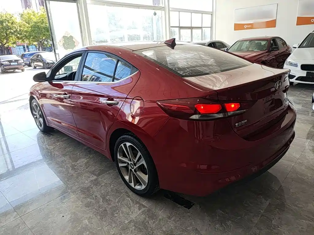 Hyundai Elantra — миниатюра 5