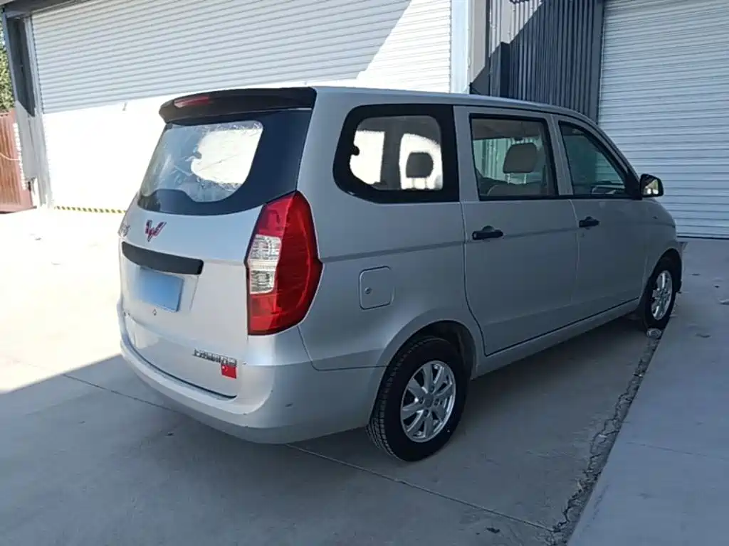 Wuling Hongguang — миниатюра 7