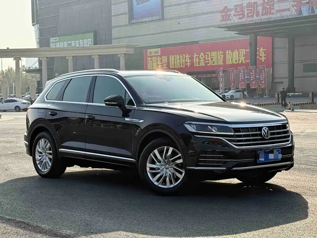 VOLKSWAGEN TOUAREG
