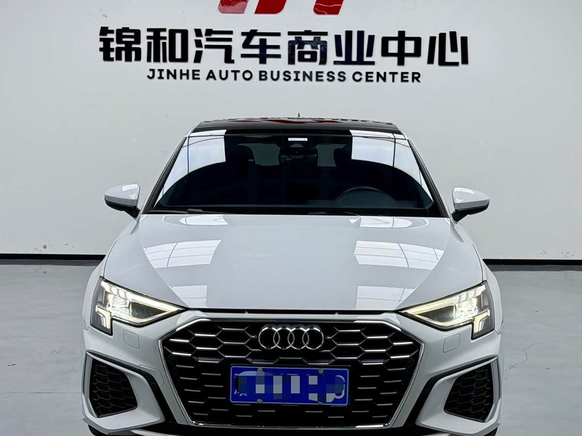 Audi A3 1.4 л 2023 г. Белый, пробег 18000 км
