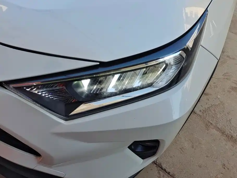 Toyota RAV4 — миниатюра 5