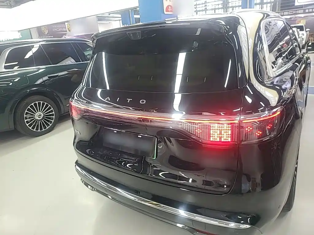 Aito M8 2025 Ultra 53.4kWh 6 мест (192 ）