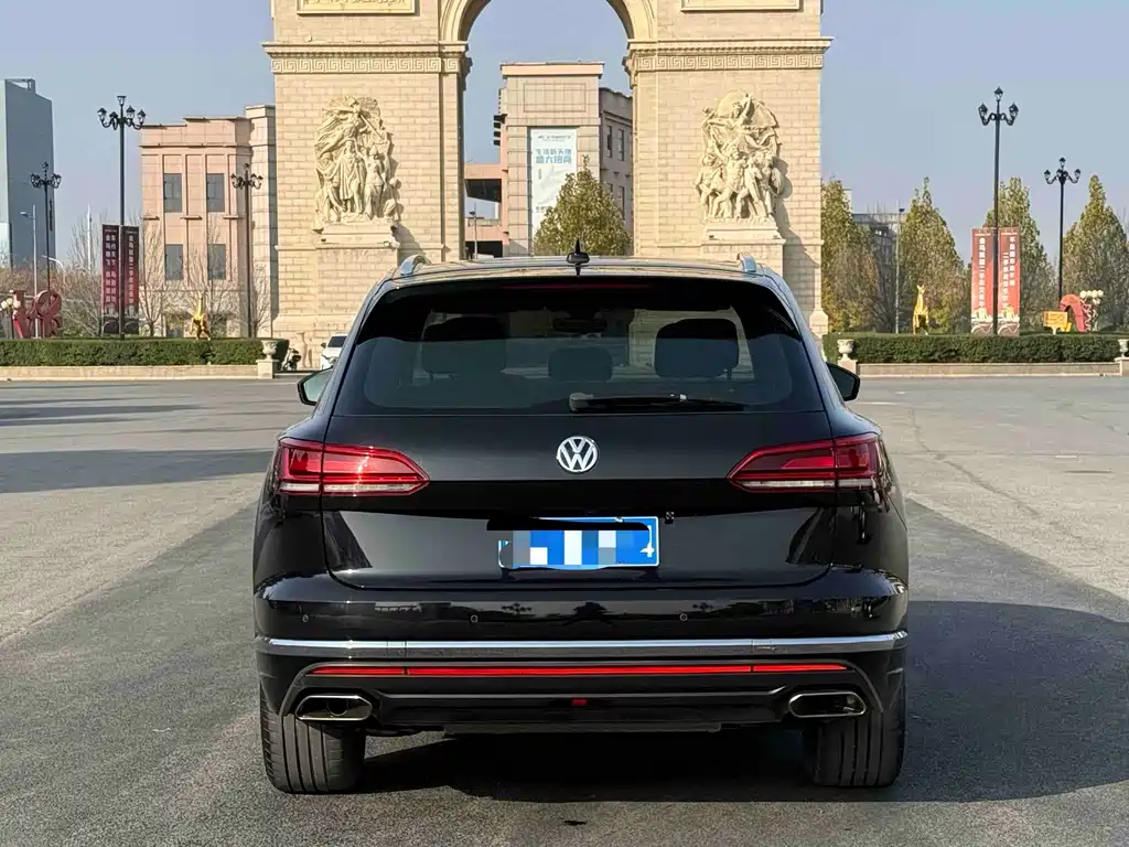 VOLKSWAGEN TOUAREG