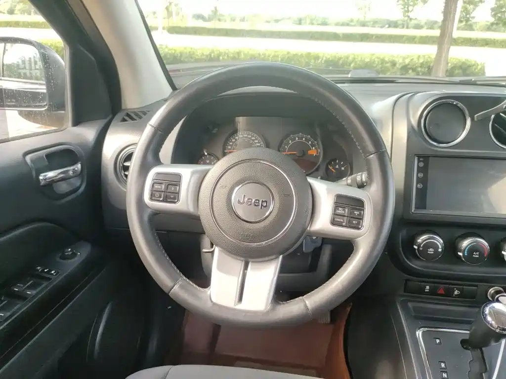 Jeep Compass (Import) — миниатюра 11