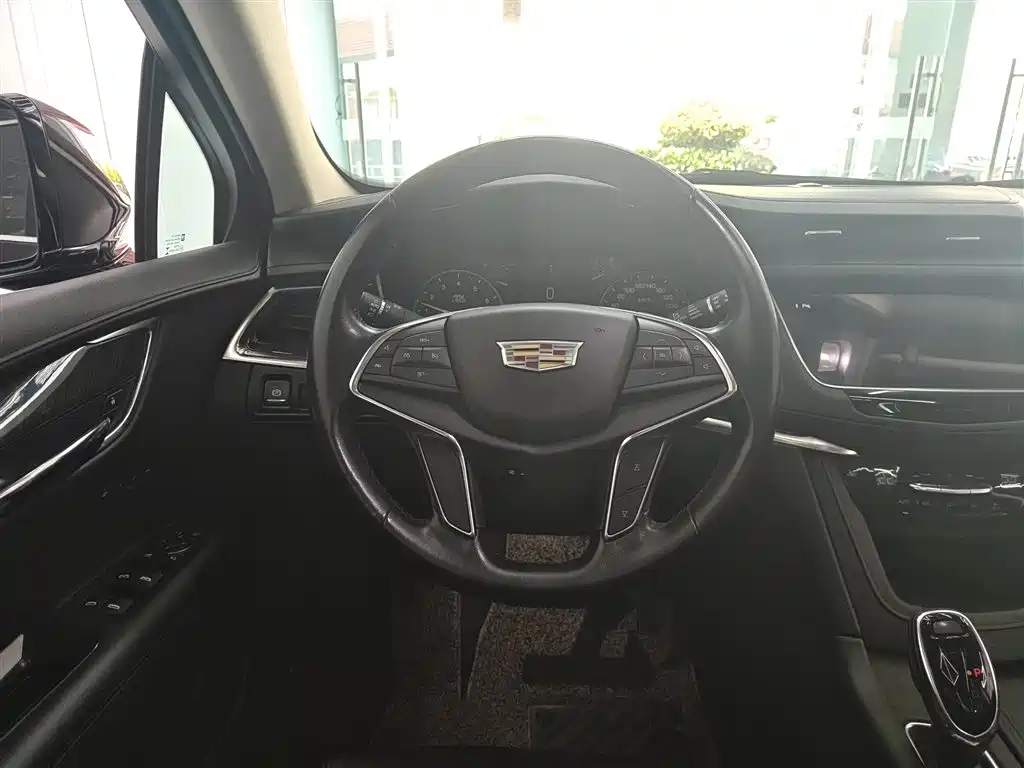Cadillac XT5 - фото 3