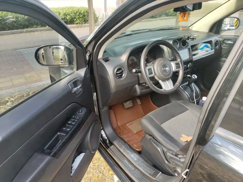 Jeep Compass (Import) — миниатюра 17