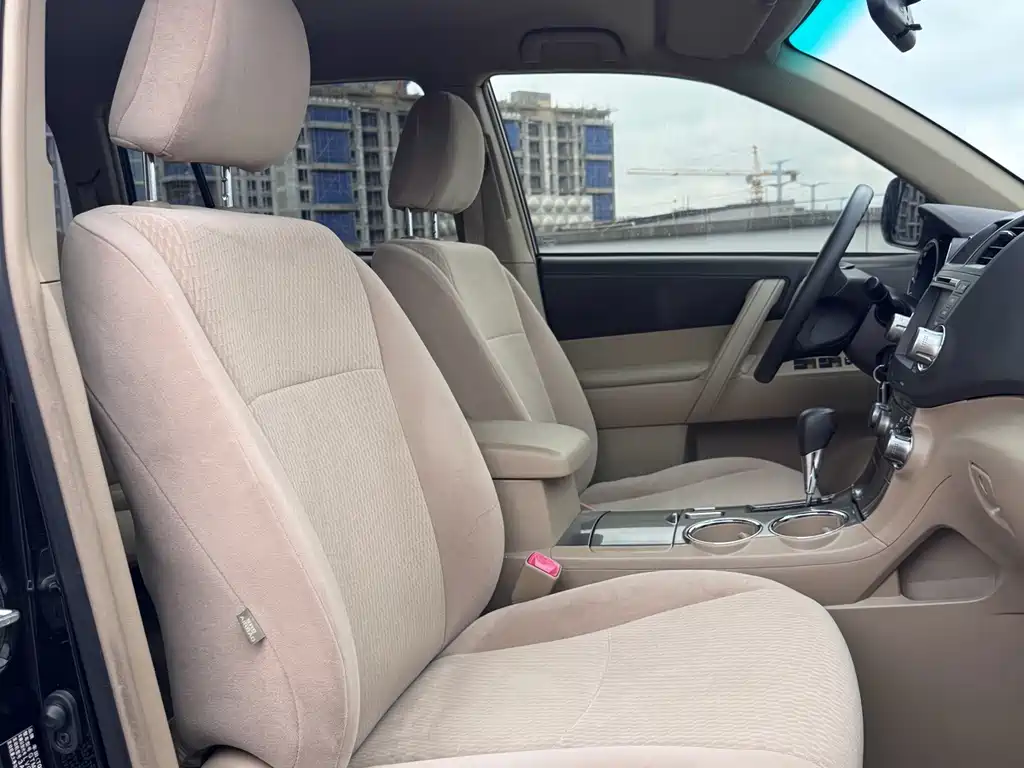 Toyota Highlander 2013 2.7L 5 мест