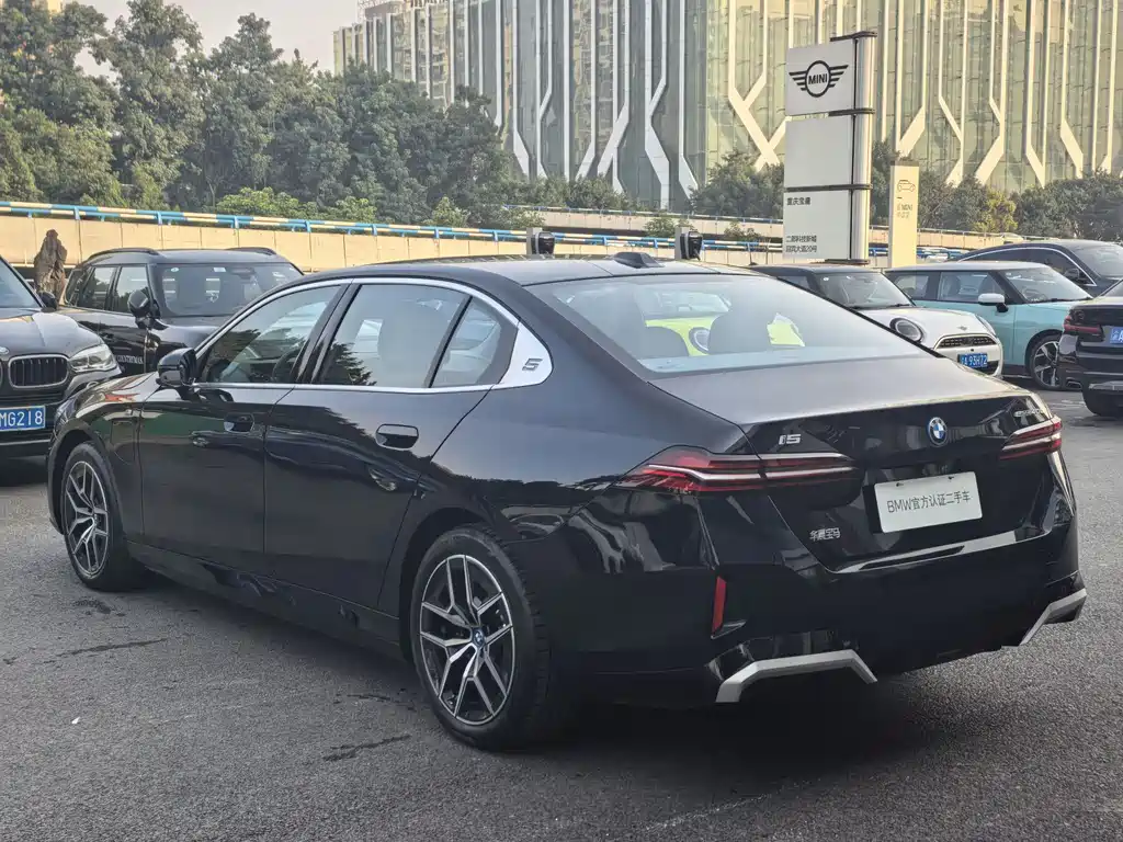 BMW I5
