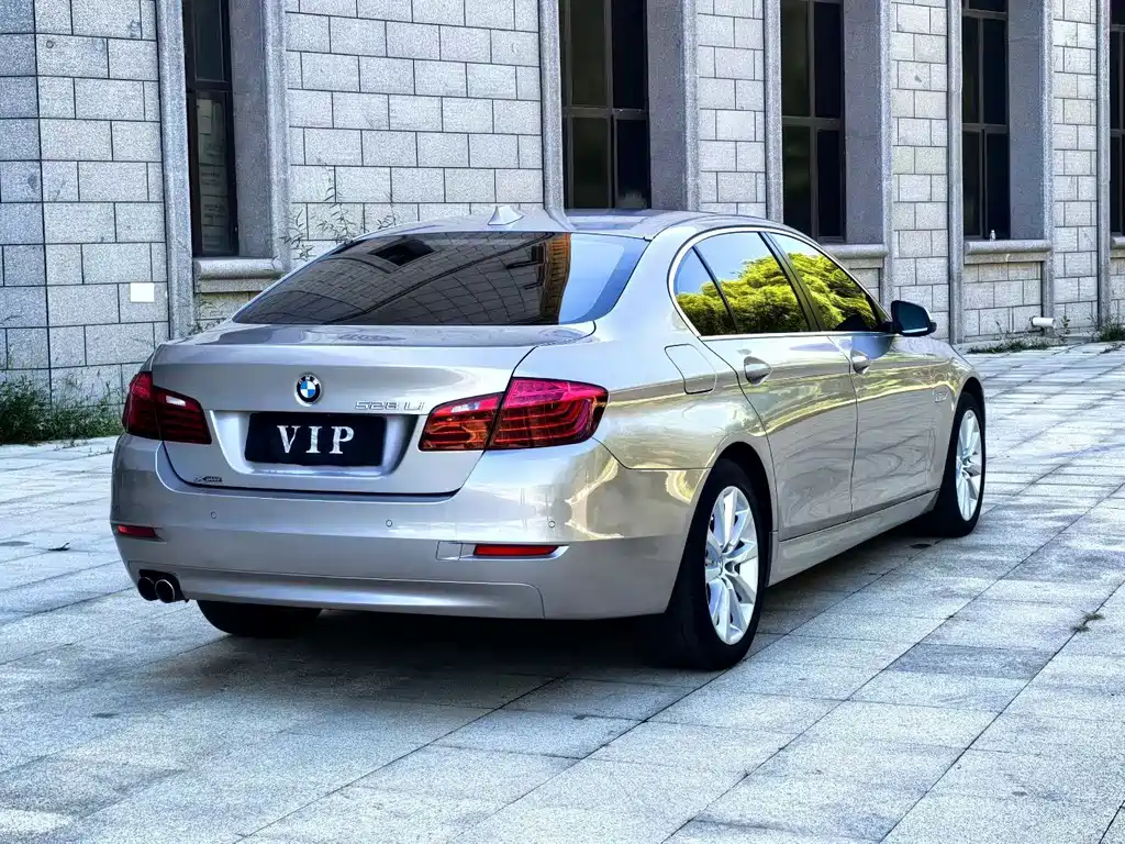 BMW 5 Series — миниатюра 7