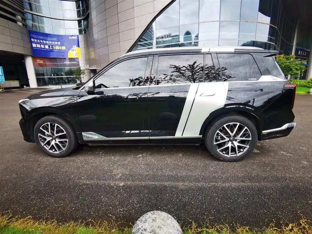 GAC GS8 2022 2.0TM Luxury （ мест）