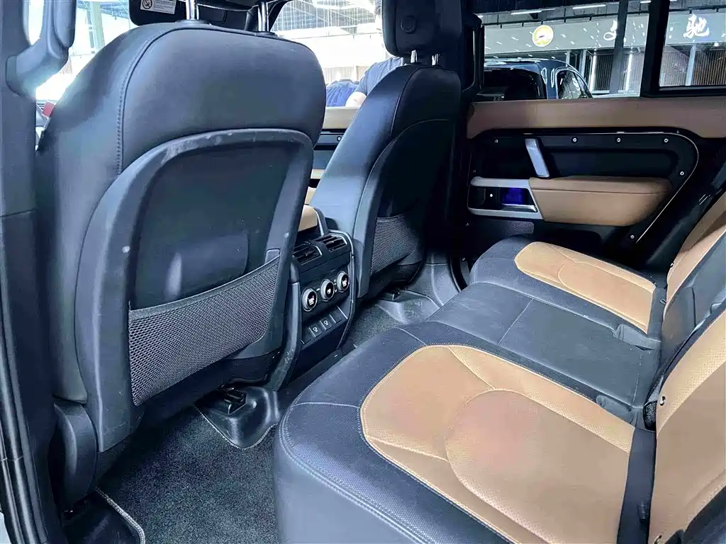 Land Rover Defender — миниатюра 6