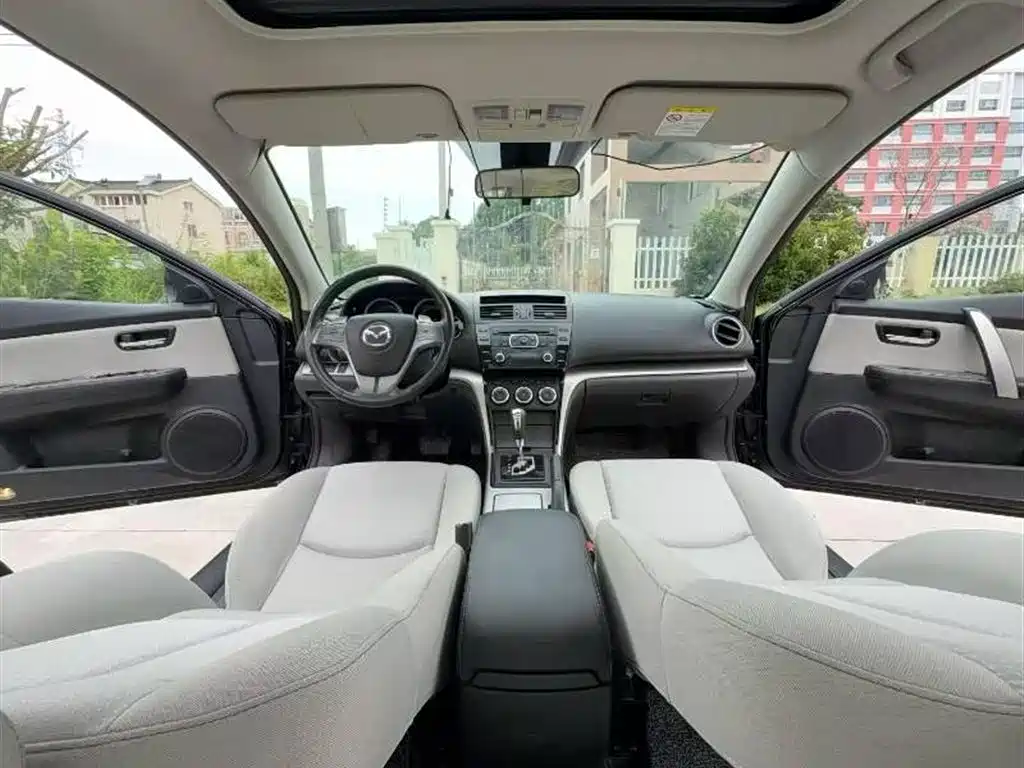 Mazda Ruiyi 2015 2.0L AT Elite