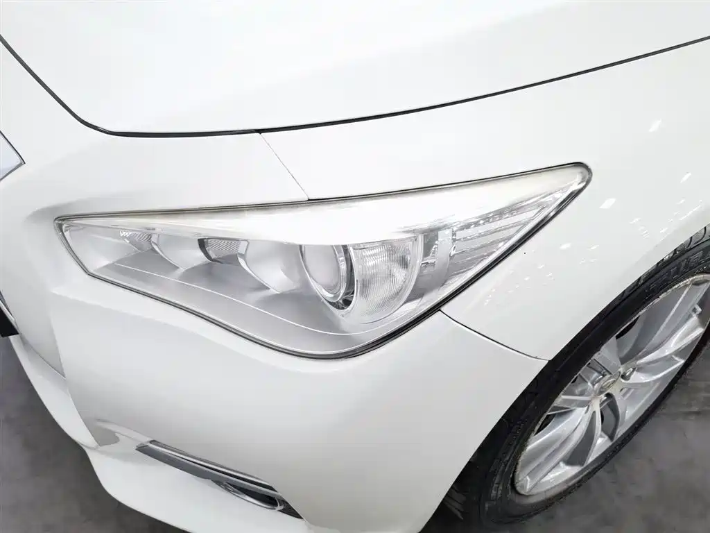 Infiniti Q50L 2015 2.0T Comfort