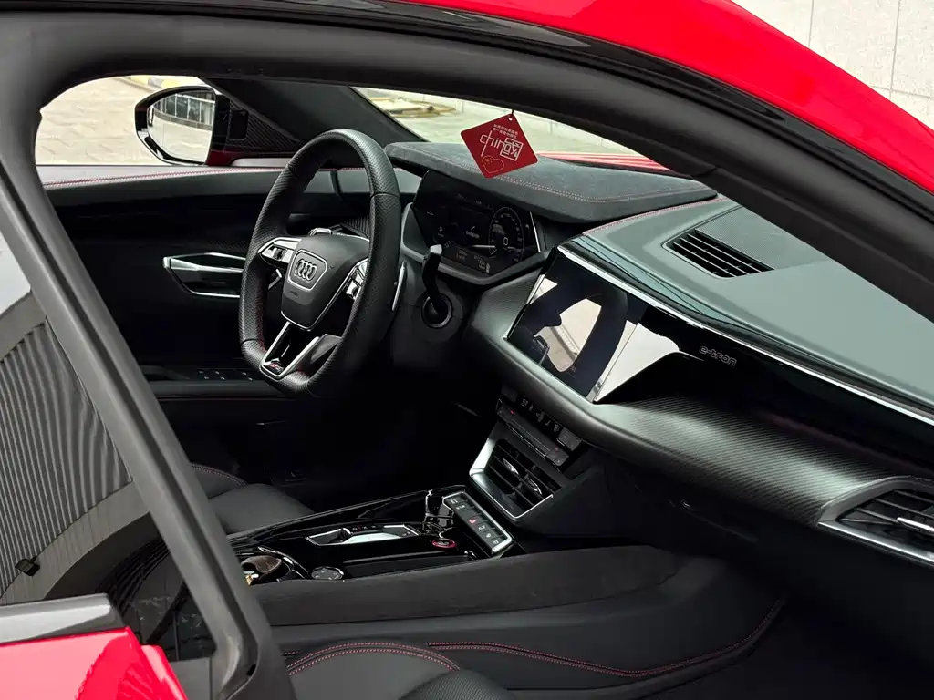 Audi RS e-tron GT — миниатюра 13