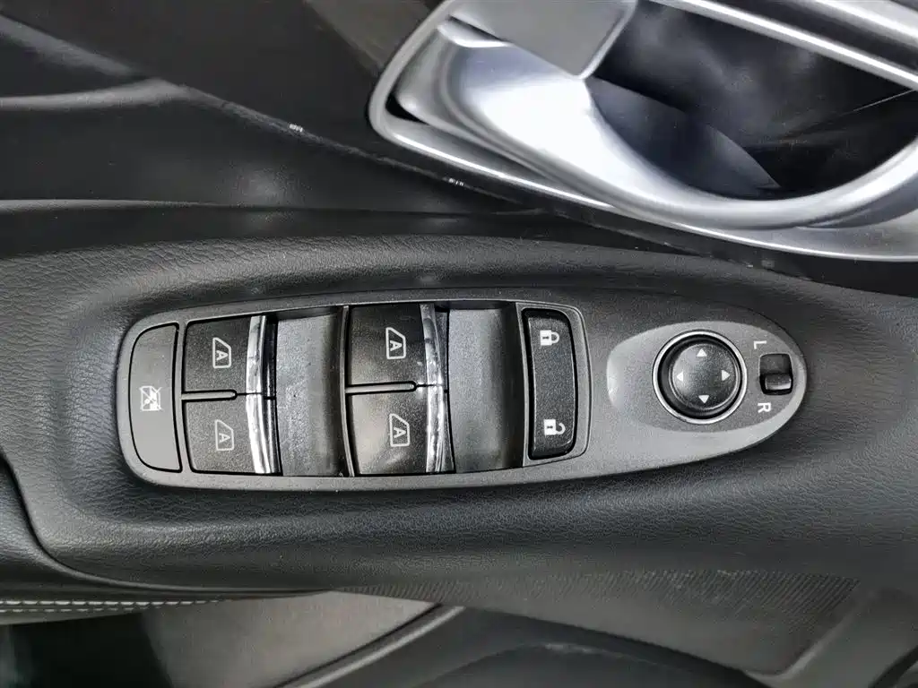 Infiniti Q50L 2015 2.0T Comfort