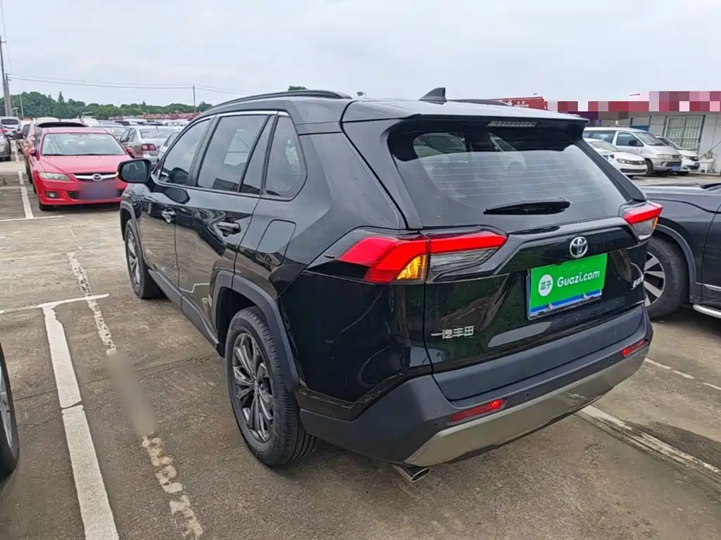 Toyota RAV4 2023 2.0L CVT Plus
