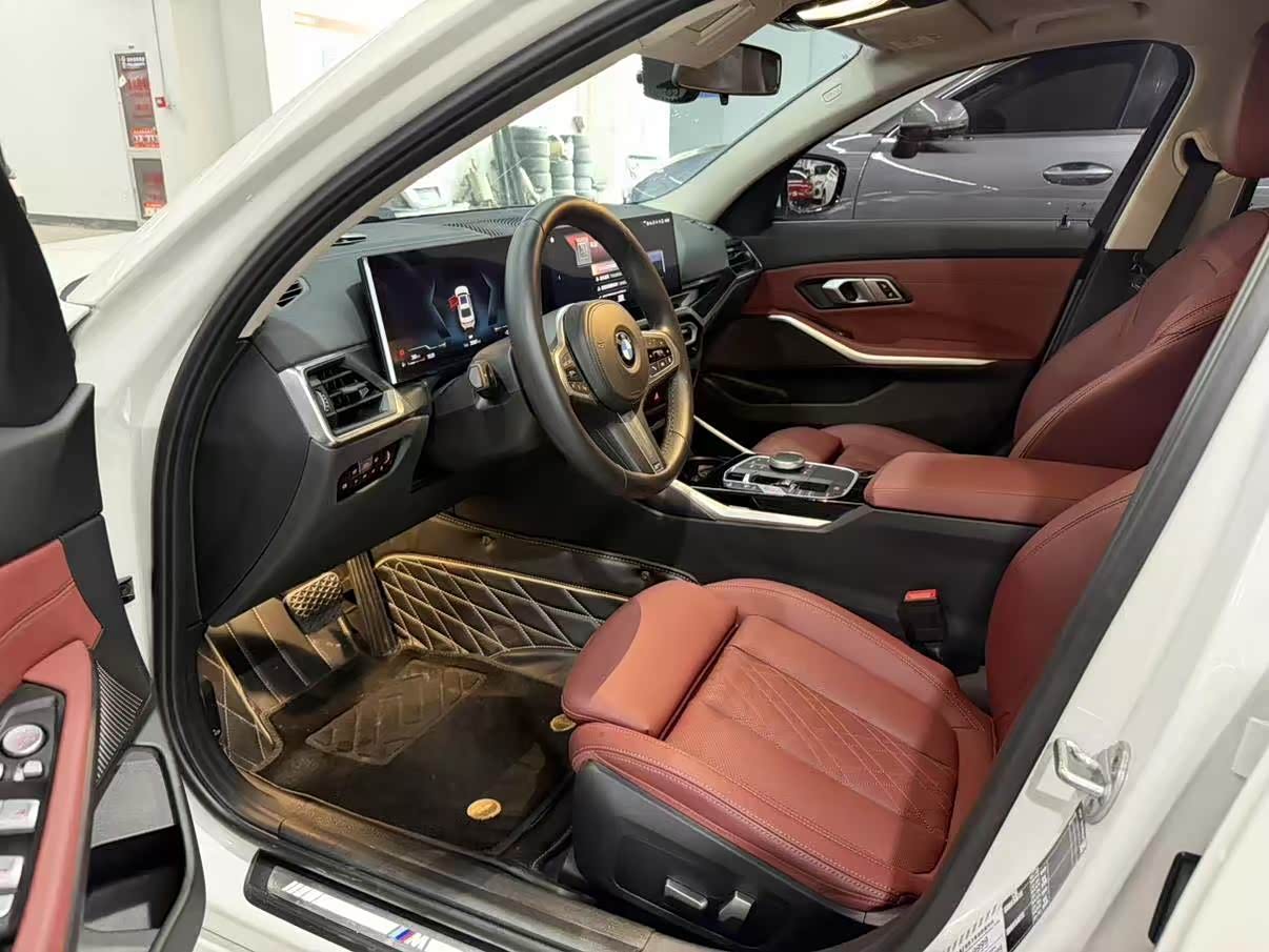 BMW 3 Series 2.0 л 2023 г. Белый, пробег 35000 км