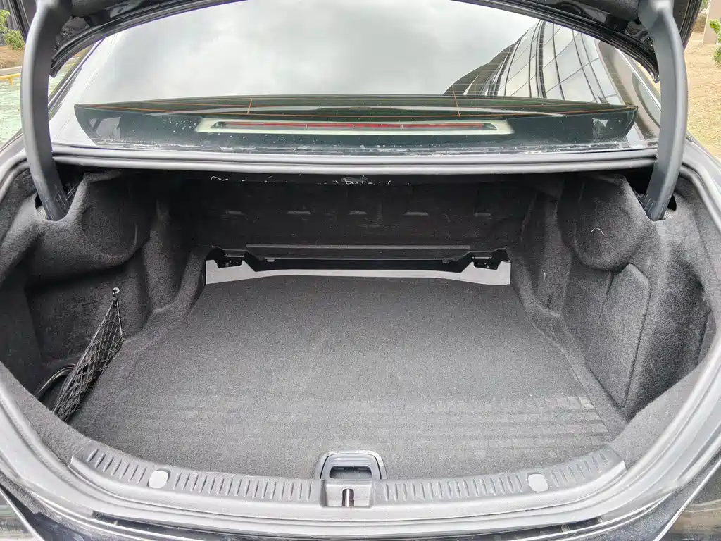 Mercedes-Benz E-Class — миниатюра 16