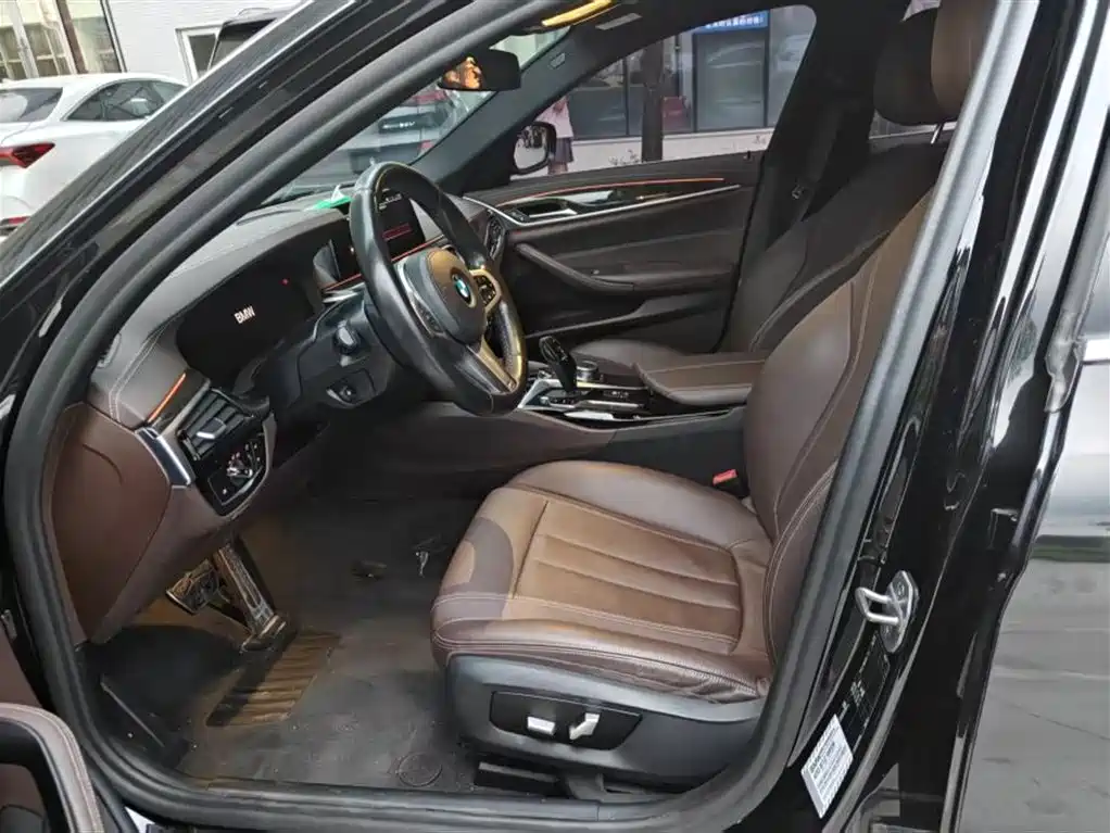 BMW 5 Series — миниатюра 4