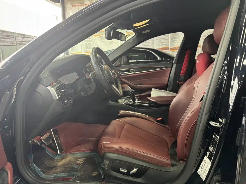 BMW 5 Series — миниатюра 3
