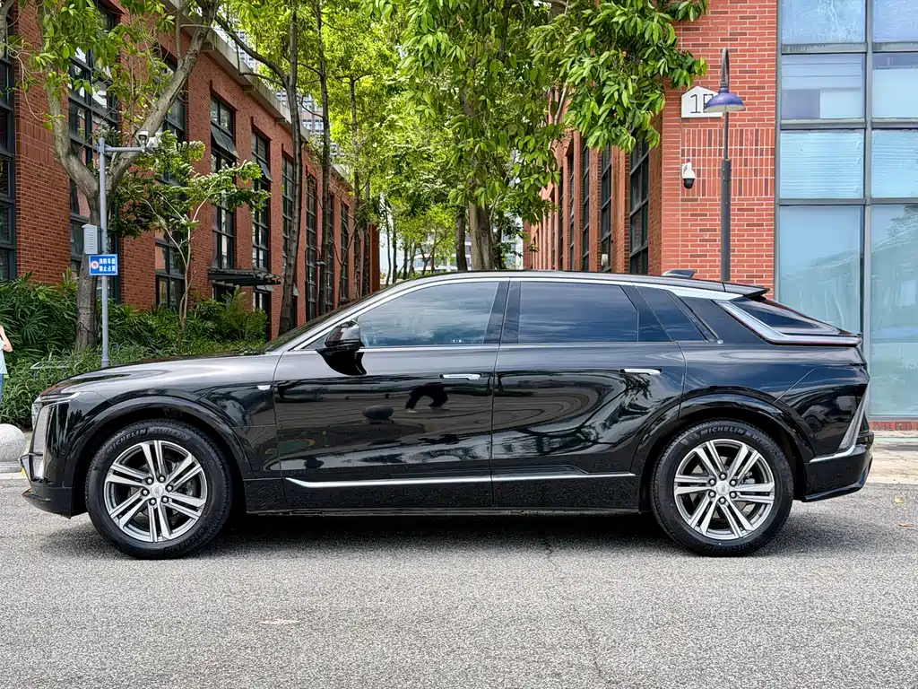 Cadillac IQ 2024 Luxury