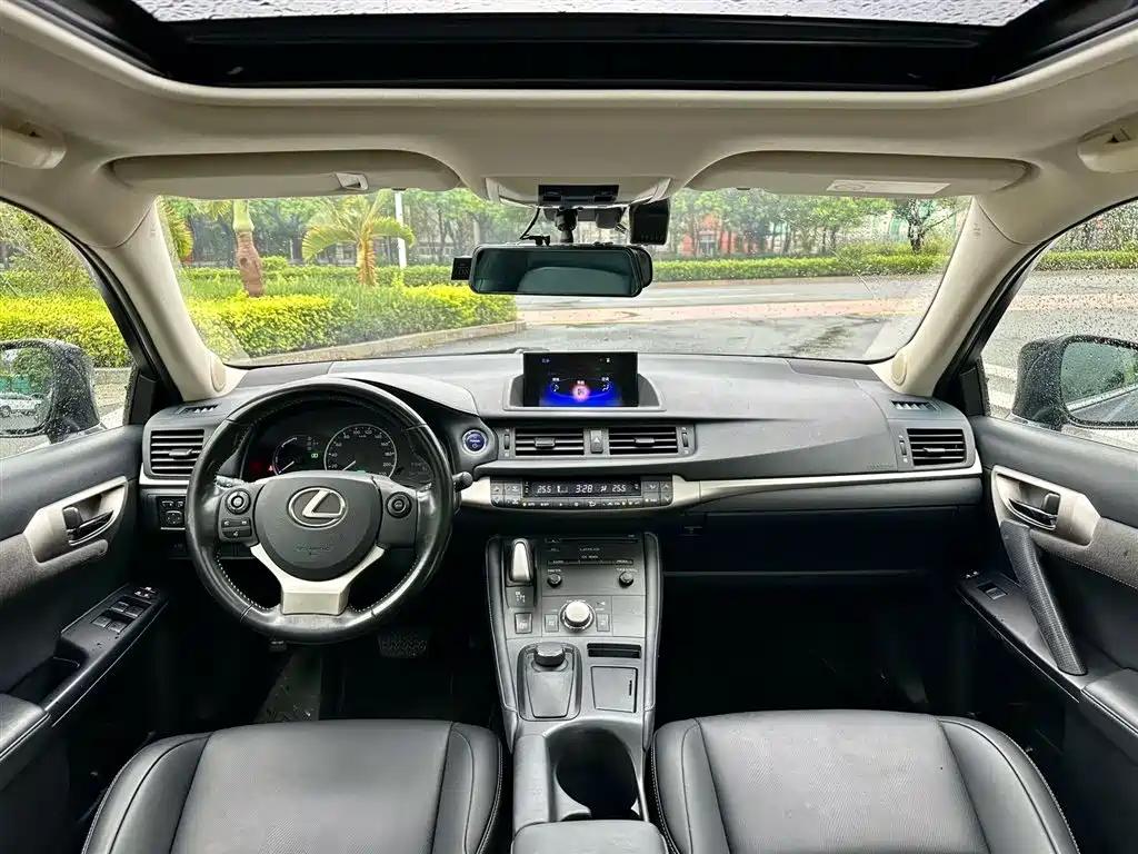 Lexus CT 2017 CT200h Comfort V