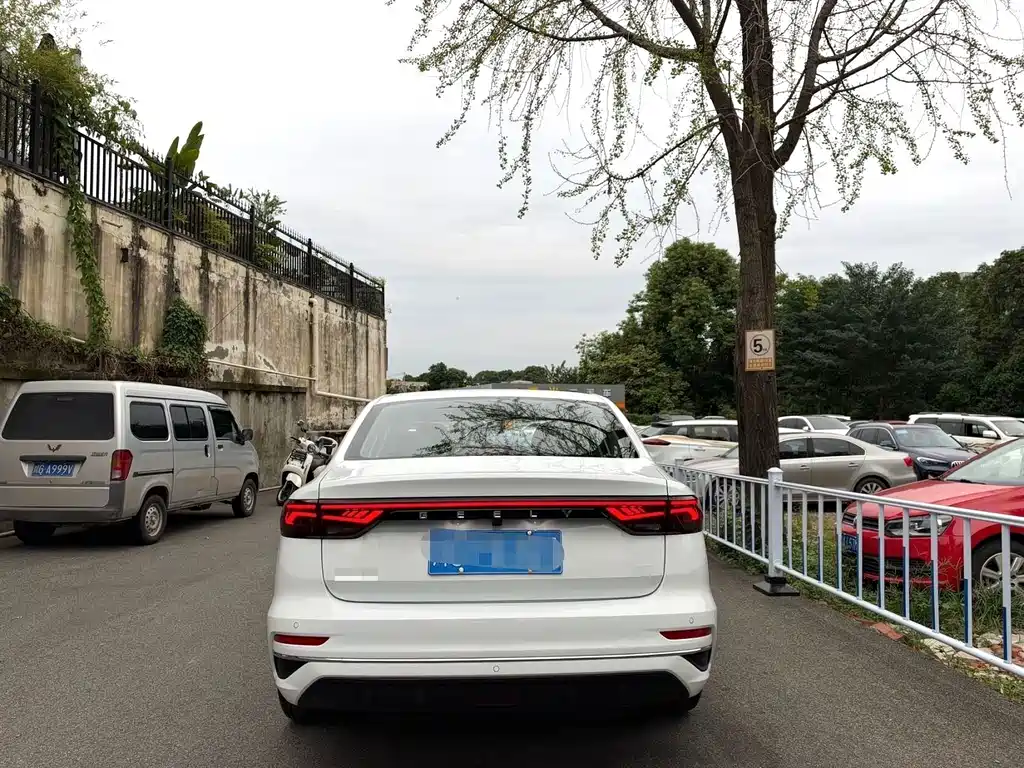 Geely Emgrand — миниатюра 8