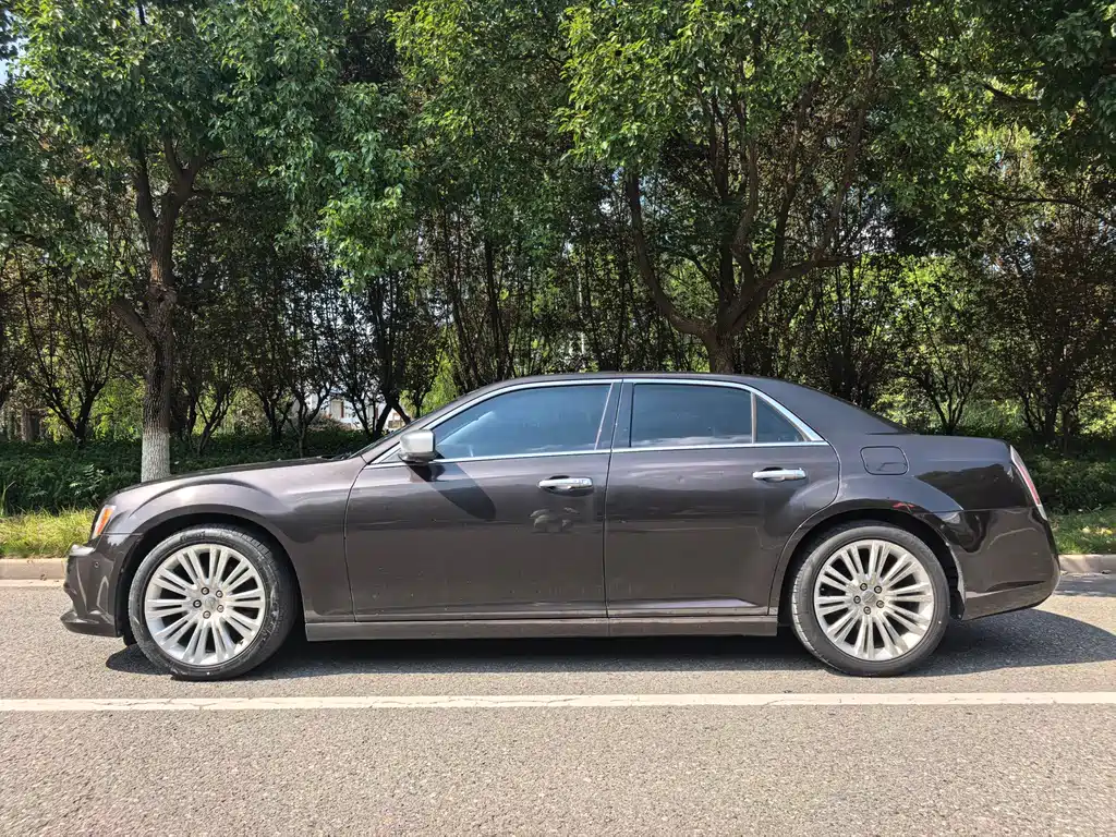 Chrysler 300C — миниатюра 6