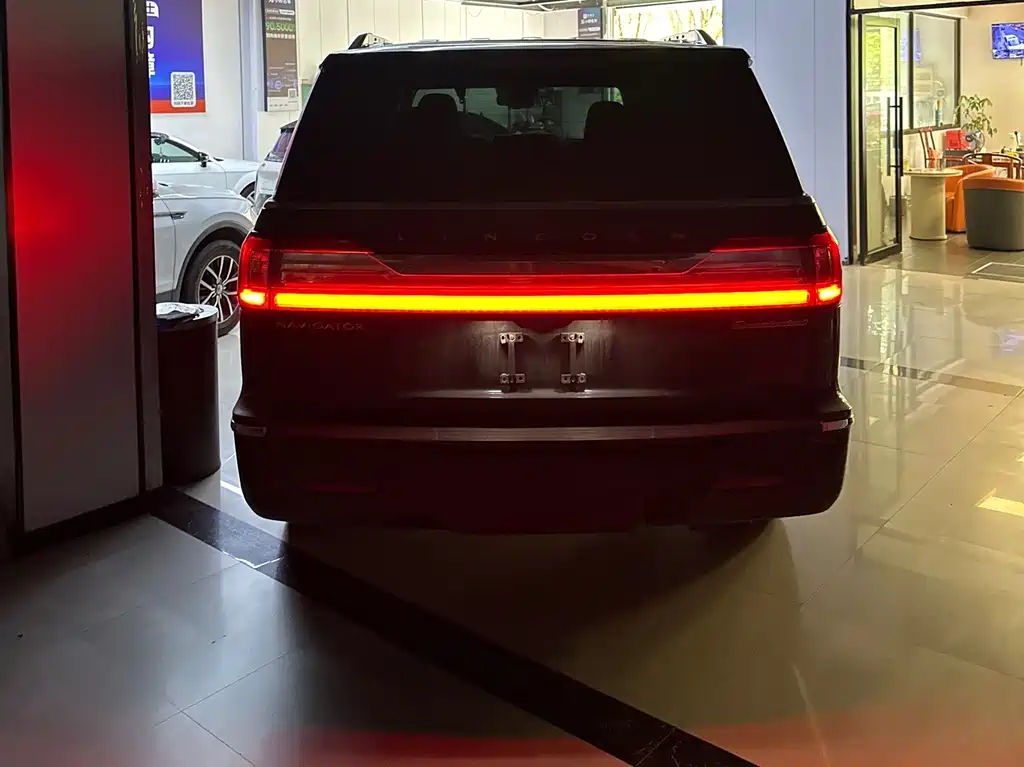 Lincoln Navigator — миниатюра 3