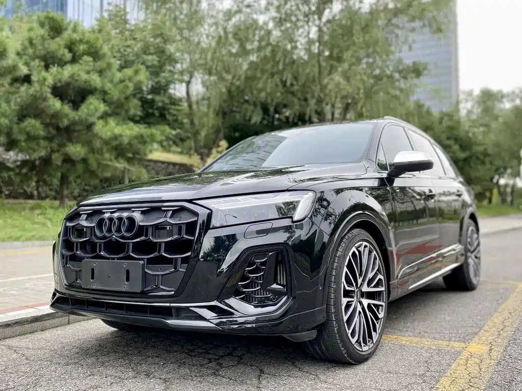 Audi SQ7 2025