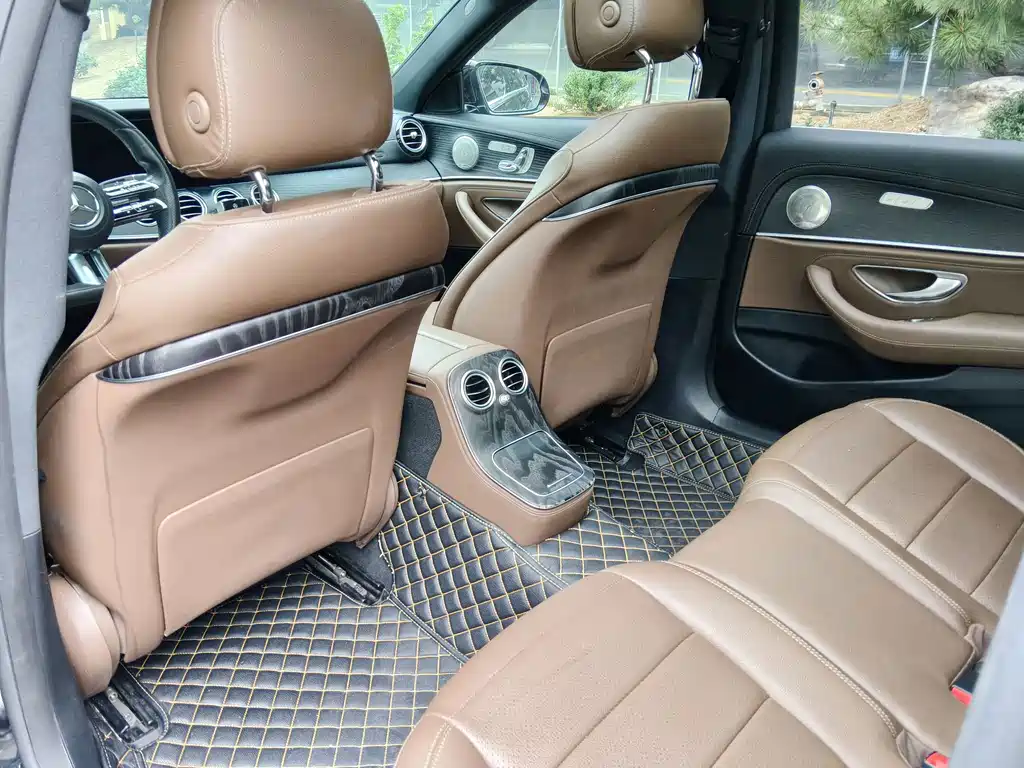 Mercedes-Benz E-Class — миниатюра 8