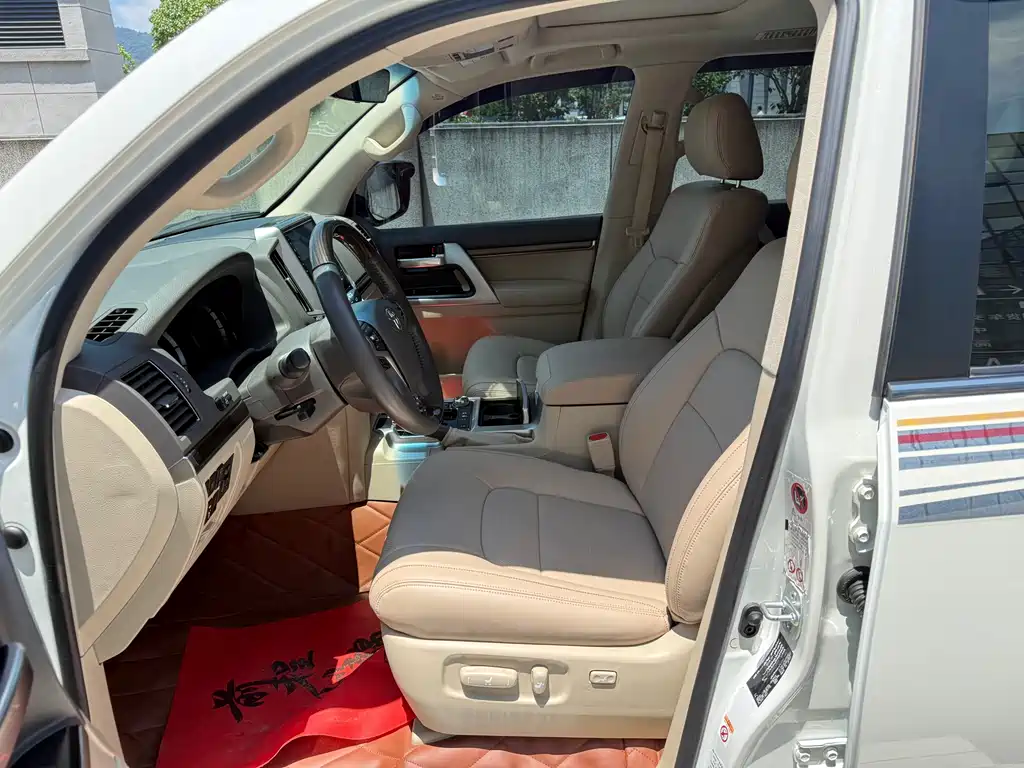Toyota Land Cruiser 2019 5.7L AT