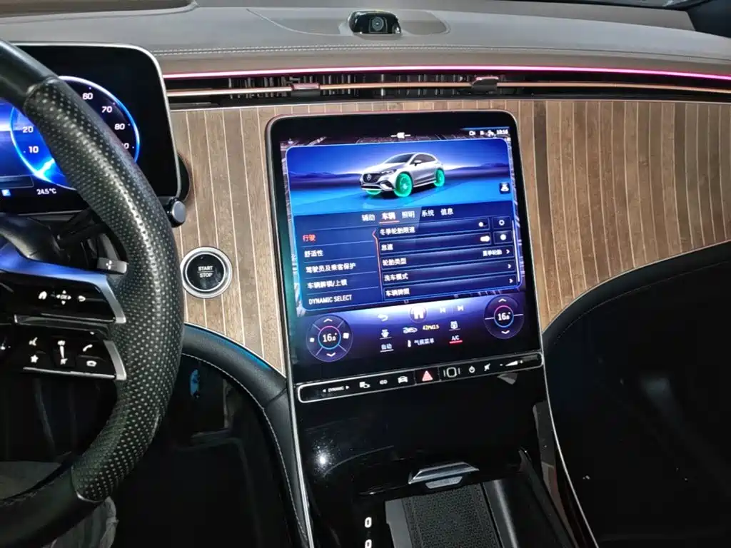 Mercedes-Benz EQE SUV — миниатюра 18
