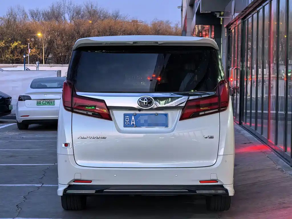 Toyota Alphard 2018 3.5L Luxury