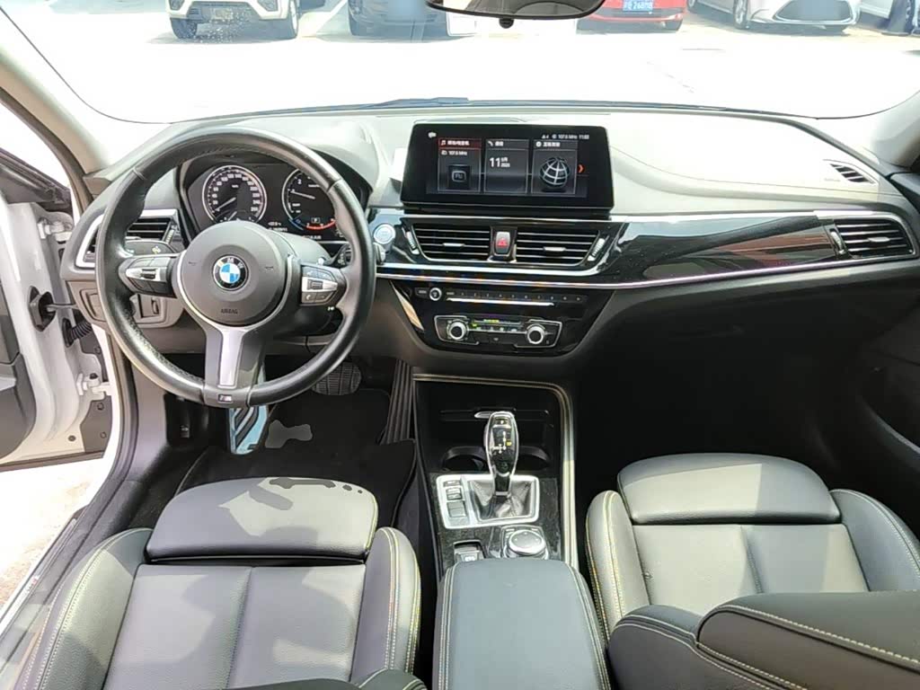 BMW 1 Series 1.5 л 2024 г. Белый, пробег 37100 км