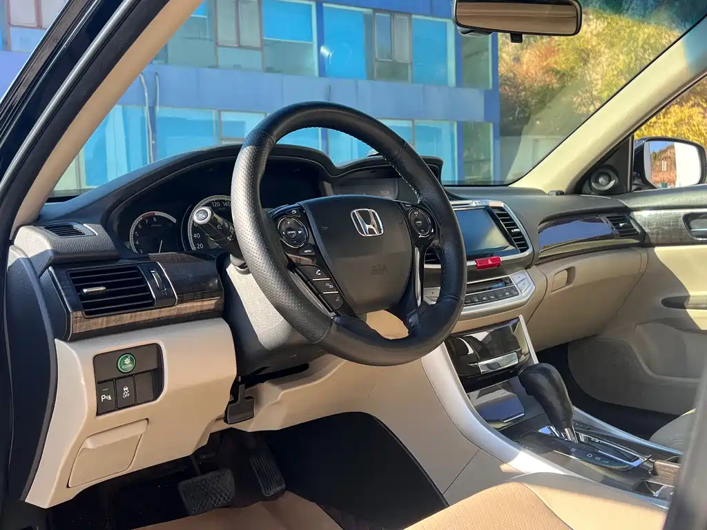 Honda Accord — миниатюра 9