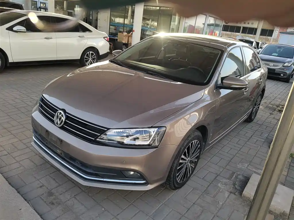 Volkswagen Sagitar 2015