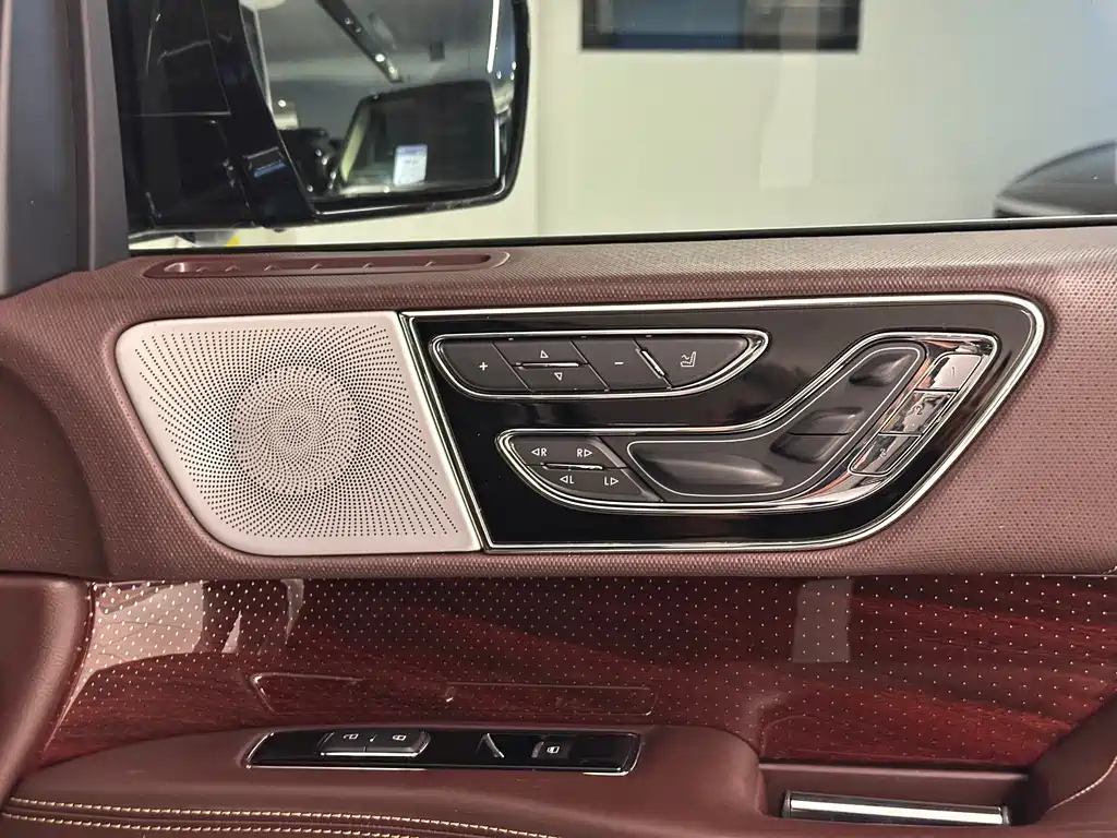 Lincoln Navigator — миниатюра 14