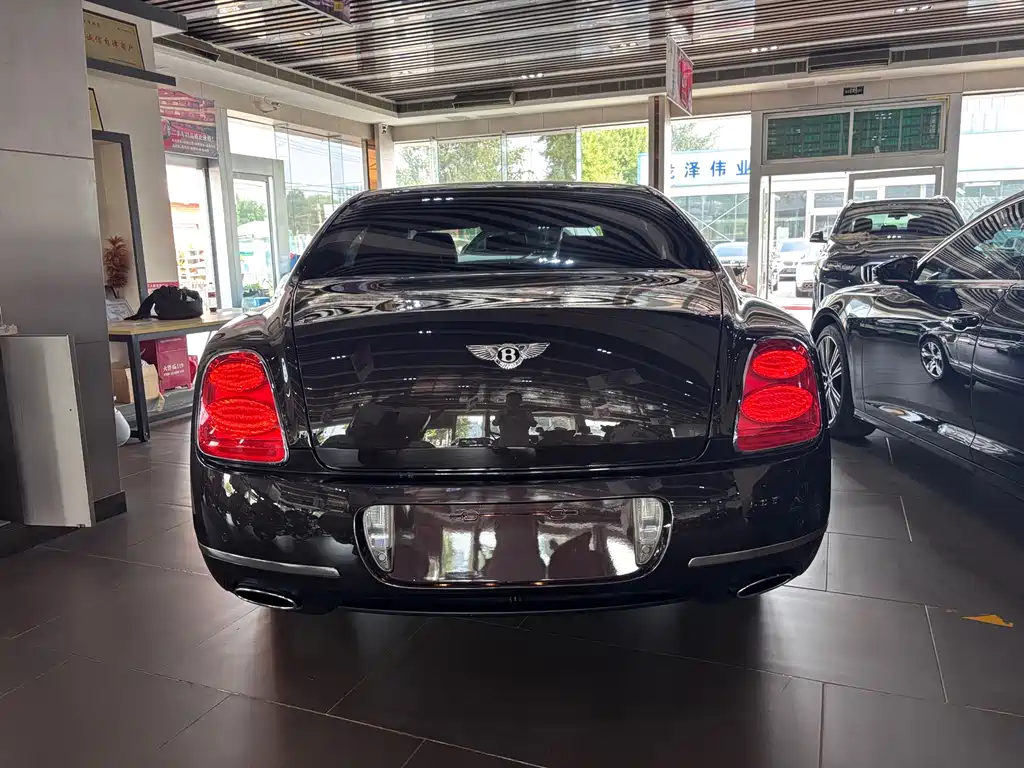 Bentley Flying Spur 2010 6.0T мест