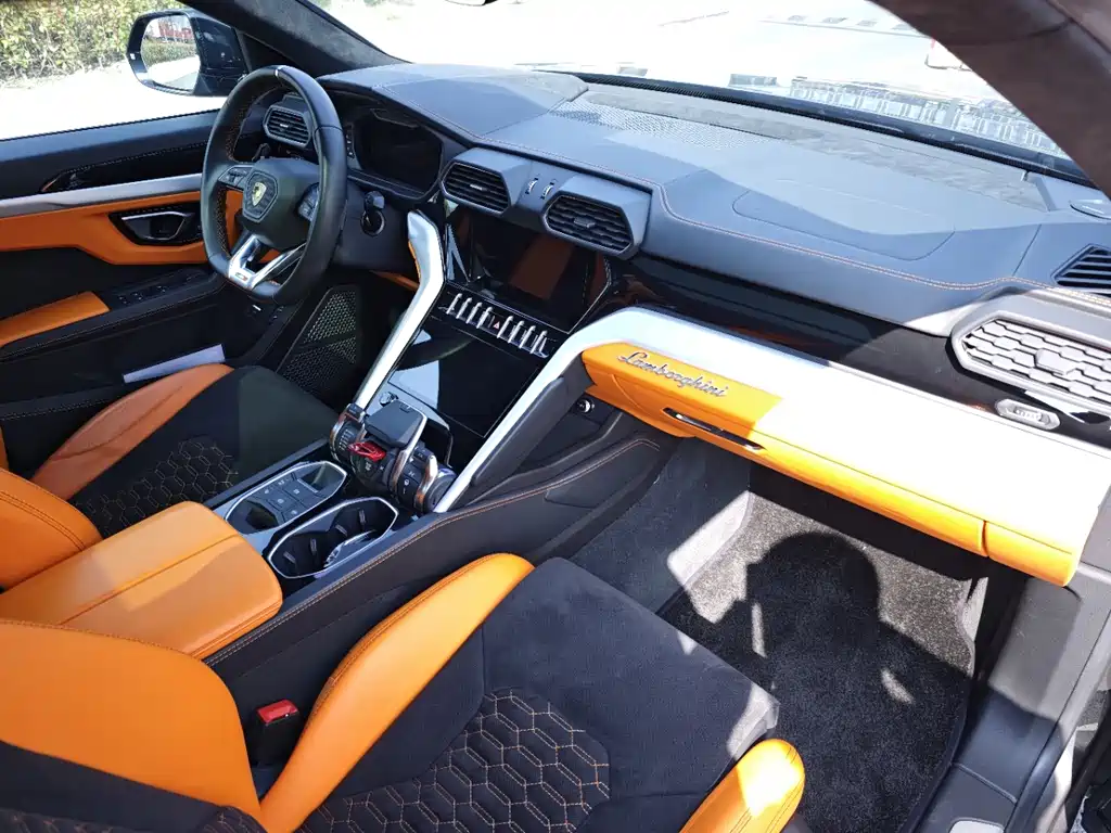 Lamborghini Urus — миниатюра 10