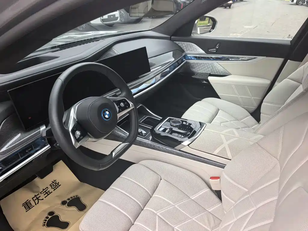 BMW I7